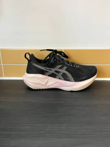 Used Asics Novablast 5 bike — image 7 of 14