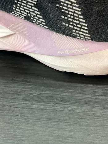 Used Asics Novablast 5 bike — image 13 of 14