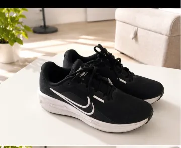 Nike Basket Running Shoes usato
