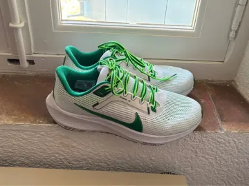 Used Pegasus 40 Running Shoes