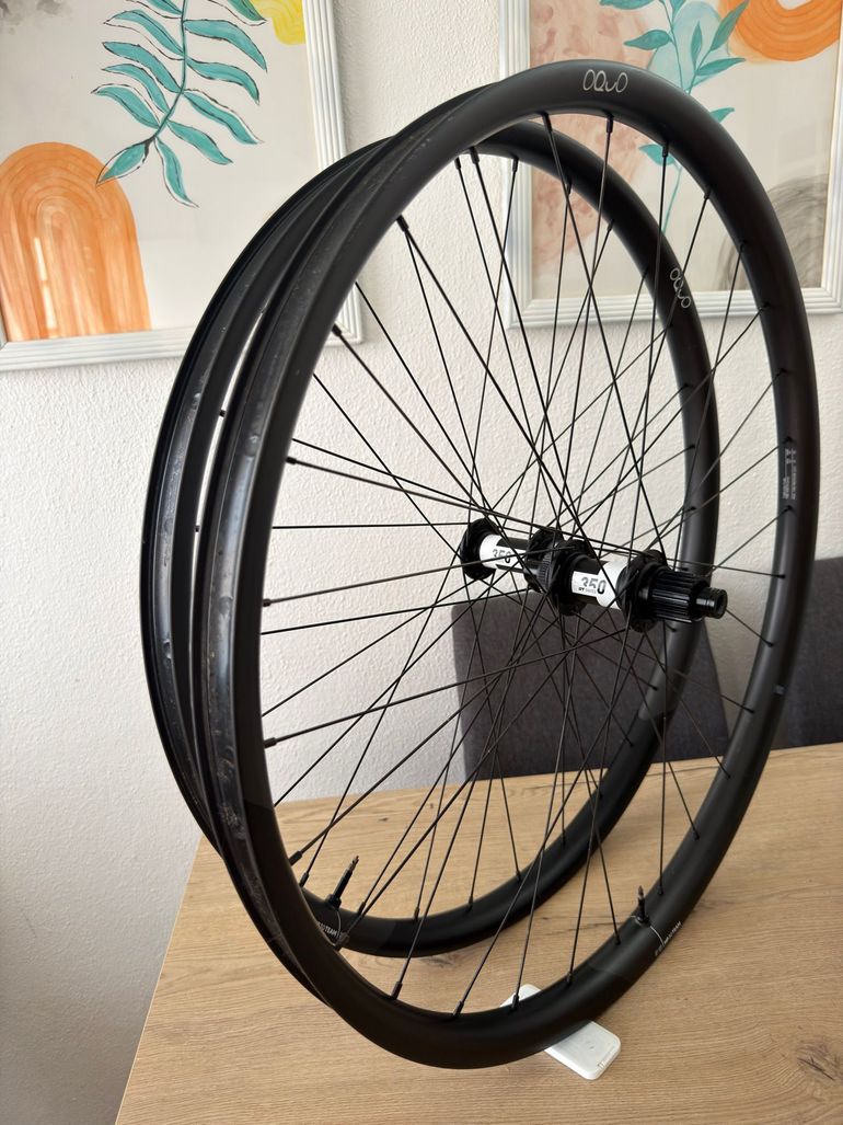 Ocuo MP30TEAM Carbon 2024 bike d'occasion — image 2 sur 5