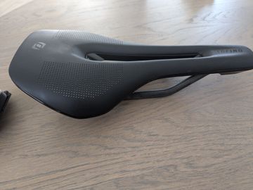 Używany Syncros Tofino R 1.0 Cut-Out Saddle 2024 Saddles & Seatposts