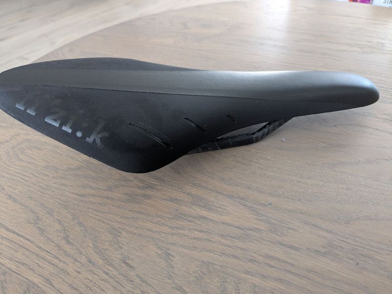 Used Fizik Arione R1 Regular Braided Carbon Saddle Saddles & Seatposts