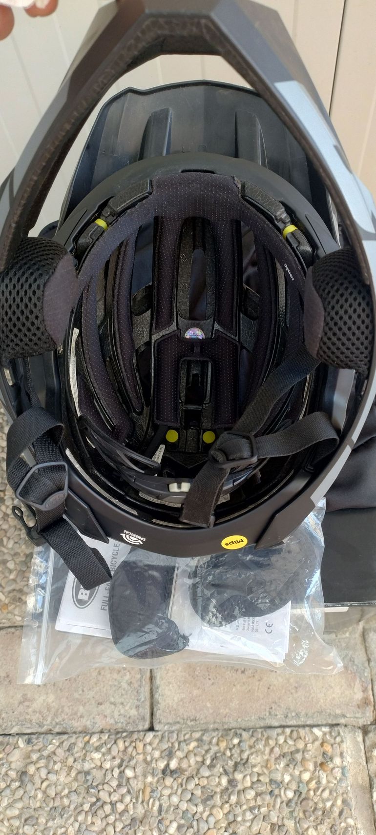 Brugt Bell Super Air R Helmet Mips 2025 bike — billede 12 af 12