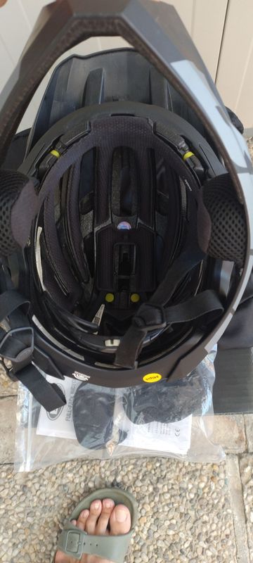 Brugt Bell Super Air R Helmet Mips 2025 bike — billede 6 af 12