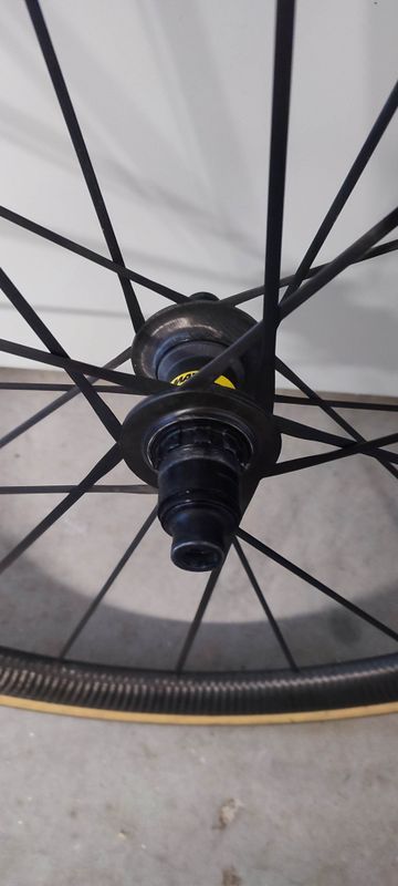 Used Mavic Cosmic Ultimate Disc 40 bike — image 3 of 3