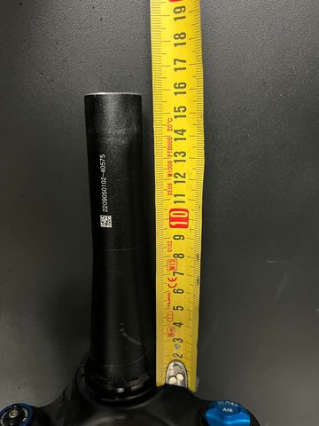 Used Fox 32 Factory Fork 2025 bike — image 2 of 8