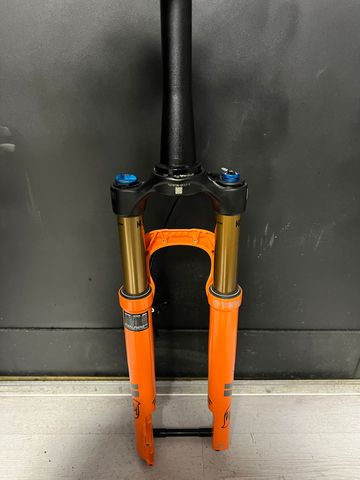 Used Fox 32 Factory Fork 2025 bike — image 4 of 8