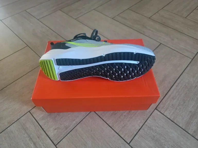 Gebrauchtes Nike Downshifter 12 bike — Bild 2 von 2