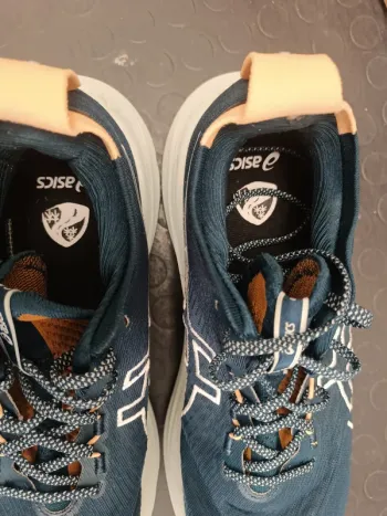 Used Asics Gel Nimbus 27 TR bike — image 6 of 8