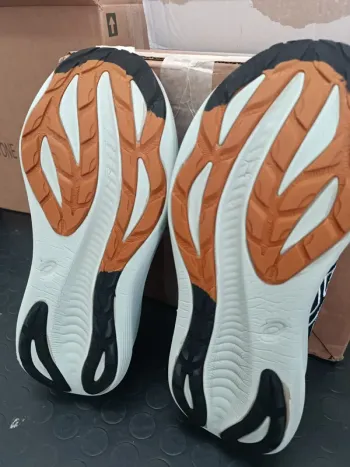 Used Asics Gel Nimbus 27 TR bike — image 4 of 8