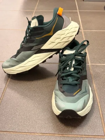 Hoka Speedgoat 7 bike d'occasion — image 1 sur 3