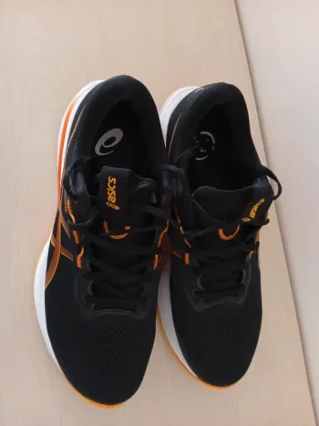 Used Asics Cumulus 28 bike — image 2 of 10