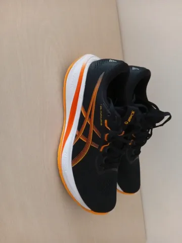 Used Asics Cumulus 28 Running Shoes