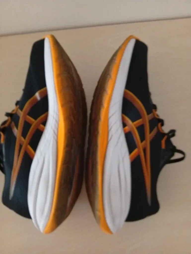 Used Asics Cumulus 28 bike — image 9 of 10