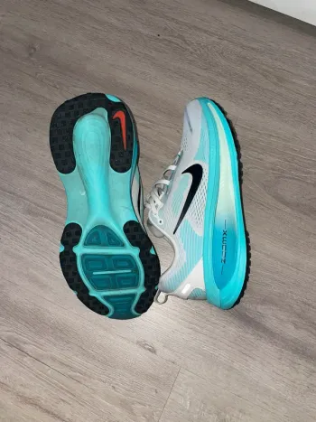Nike Vomero 18 Zoom bike d'occasion — image 5 sur 6
