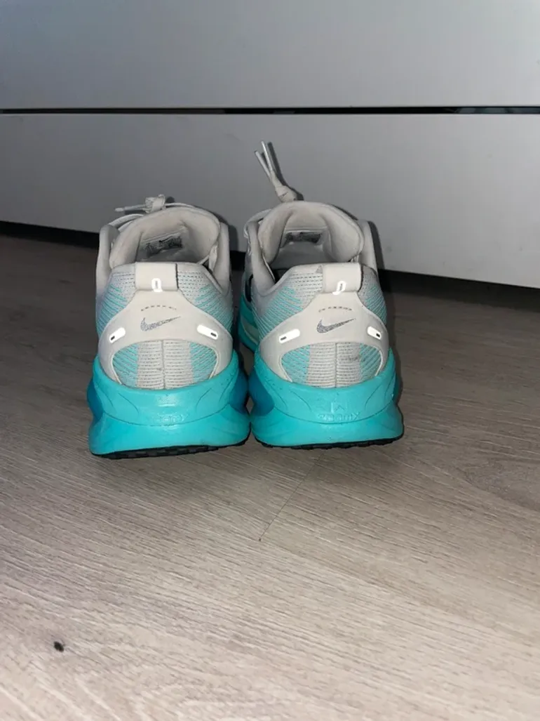 Nike Vomero 18 Zoom bike d'occasion — image 4 sur 6