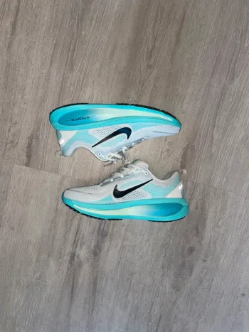 Nike Vomero 18 Zoom bike d'occasion — image 3 sur 6