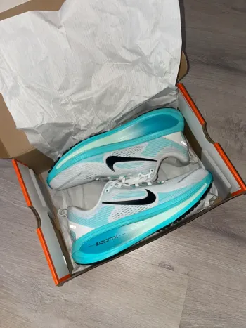 Nike Vomero 18 Zoom bike d'occasion — image 1 sur 6
