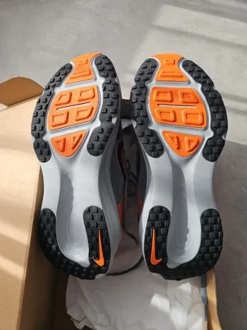 Nike Vomero 18 bike d'occasion — image 8 sur 8