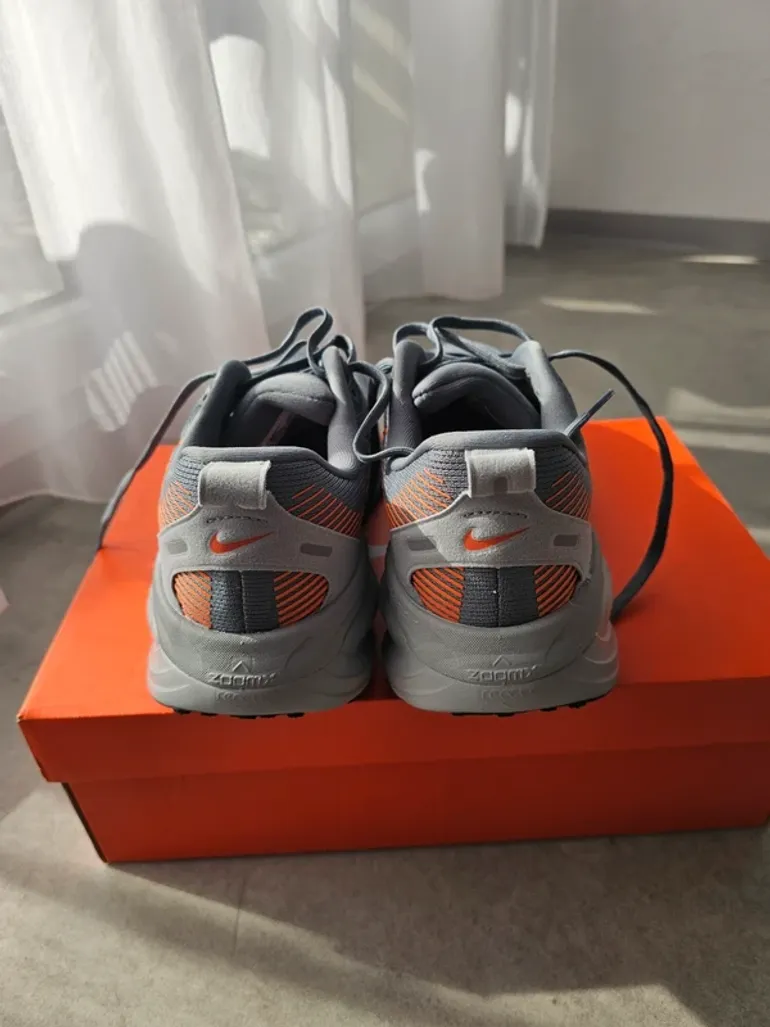 Nike Vomero 18 bike d'occasion — image 6 sur 8