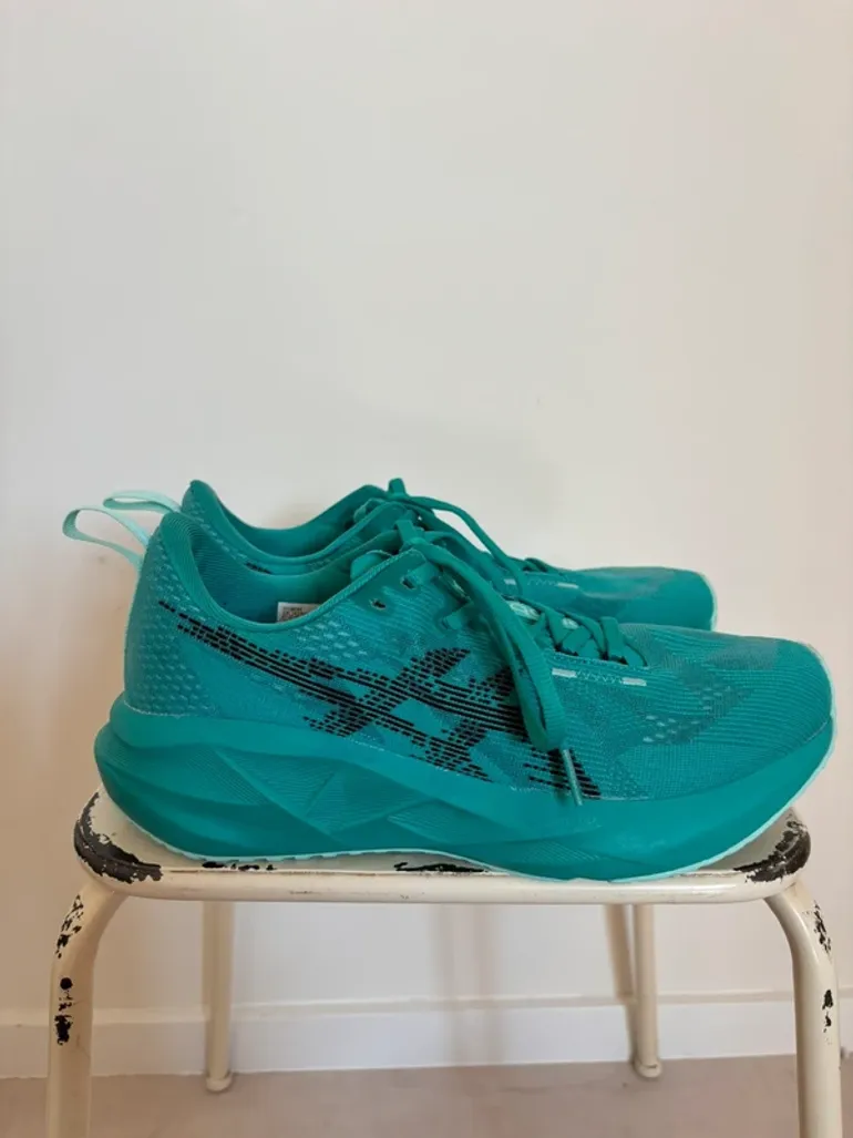 Asics Novablast 5 bike d'occasion — image 2 sur 11