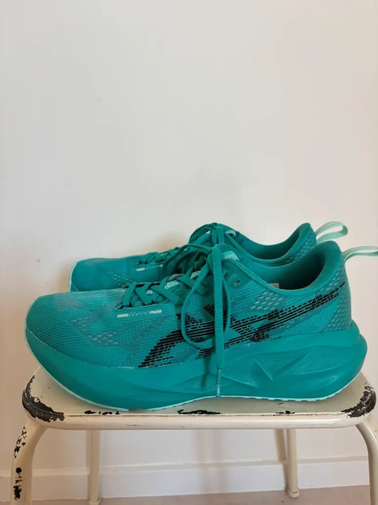 Asics Novablast 5 bike d'occasion — image 4 sur 11