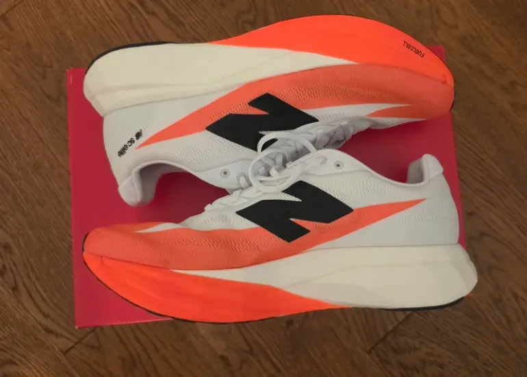 Used New Balance Supercomp Elite V5 bike — image 3 of 5
