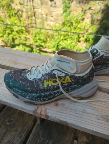 Hoka Speedgoat 6 Mid Goretex bike d'occasion — image 1 sur 5