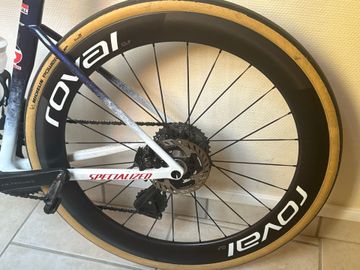 Used Roval CLX 2 Team Wheels 2025 bike — image 2 of 6