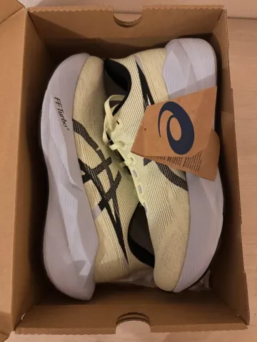 Brugt Asics Novablast 6 Running Shoes