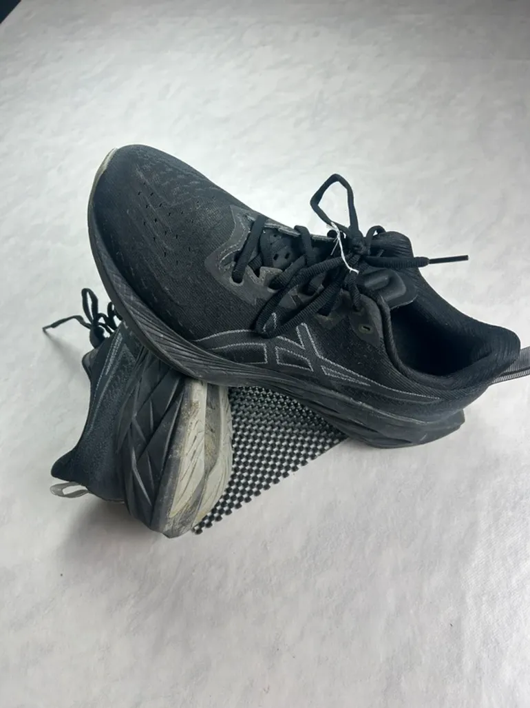 Tweedehands Asics Novablast 4 bike — afbeelding 3 van 8