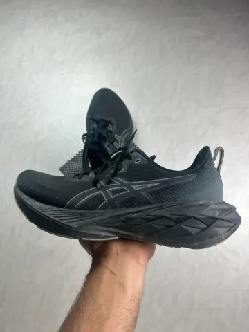 Brugt Asics Novablast 4 Running Shoes