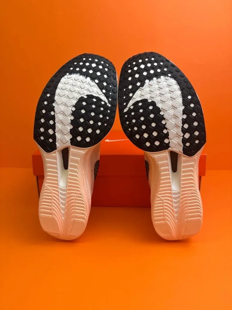 Used Altra ZoomX Vaporfly NEXT% 3 bike — image 5 of 8