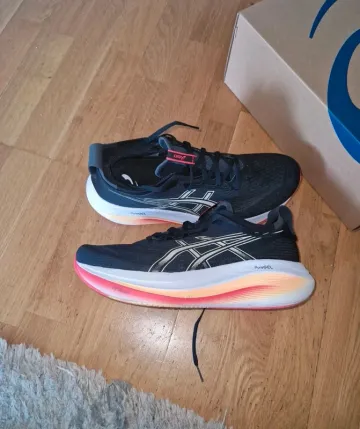 Gebrauchtes Asics Gel Nimbus 27 Running Shoes