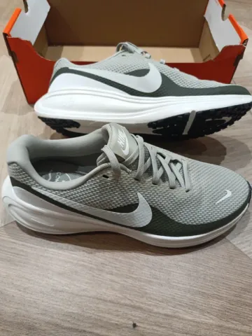 Gebrauchtes Nike Revolution 8 Running Shoes