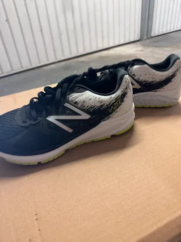 Gebrauchtes New Balance Vazee Running Shoes