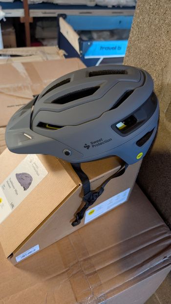 Brugt Sweet Protection MTB Helmet 2025 bike — billede 8 af 10