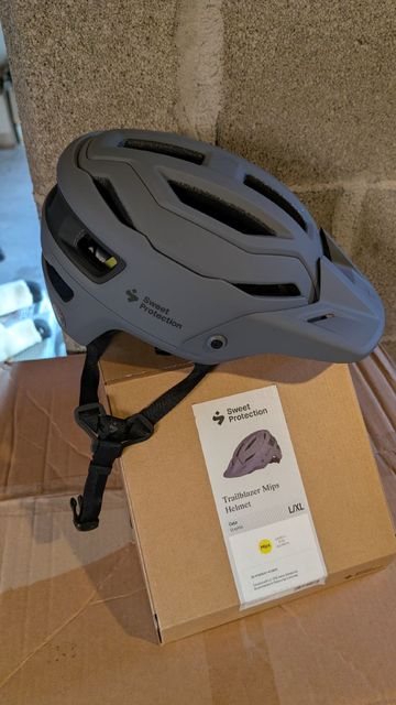 Używany Sweet Protection MTB Helmet 2025 Cycling Accessories