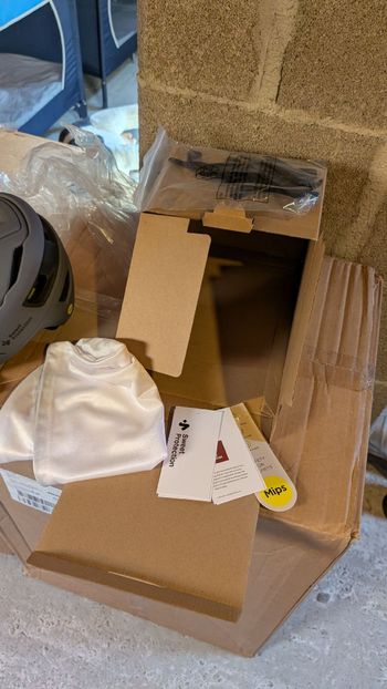Brugt Sweet Protection MTB Helmet 2025 bike — billede 9 af 10