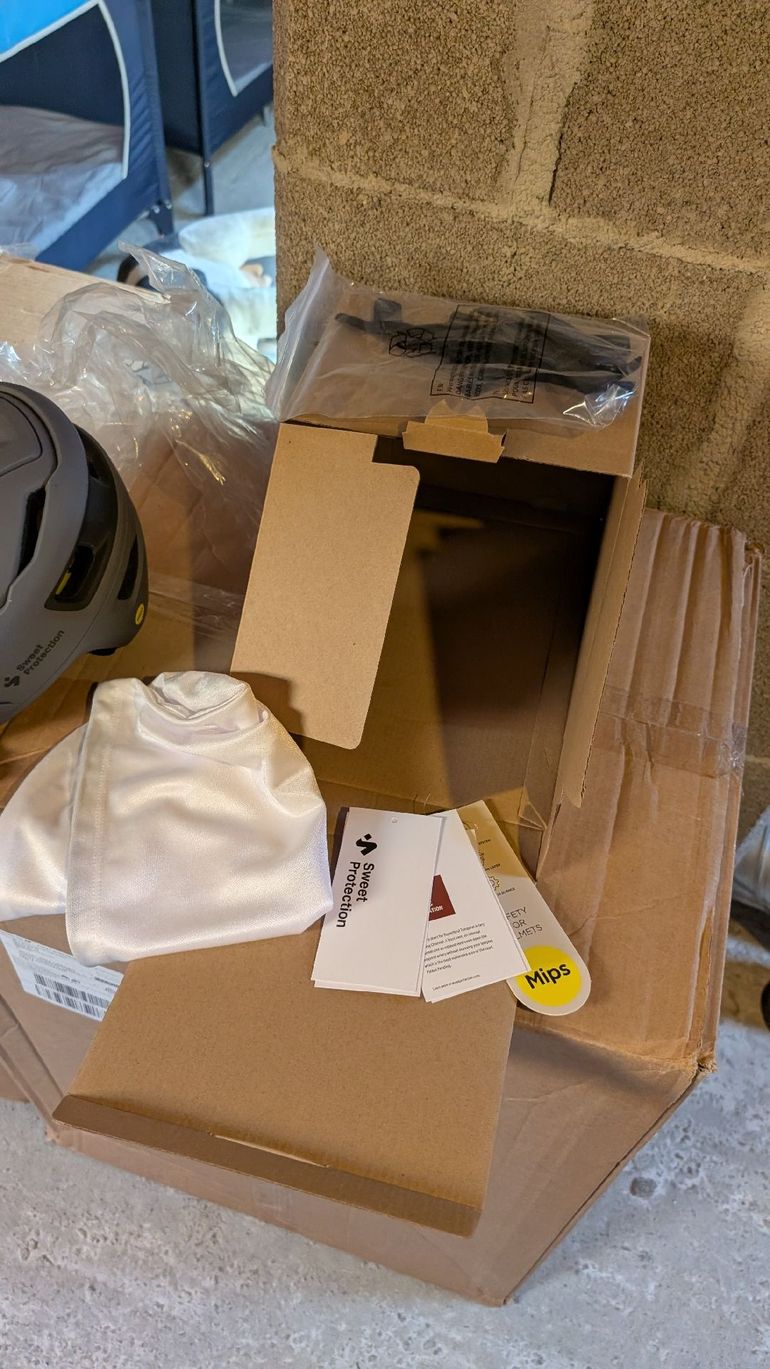 Brugt Sweet Protection MTB Helmet 2025 bike — billede 9 af 10