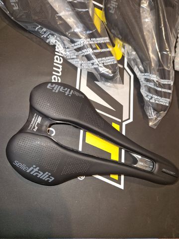 Selle Italia SLR Boost Superflow Carbonio L3 2026 Saddles & Seatposts d'occasion