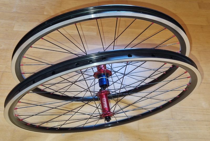 Použité Tune Mig 70 Mag 170 26" Laufradsatz V-Brake rim brake Retro NOS Kinlin Wheels