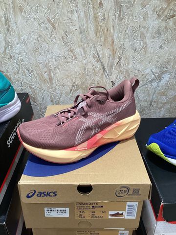Tweedehands Asics Novablast 5 Running Shoes