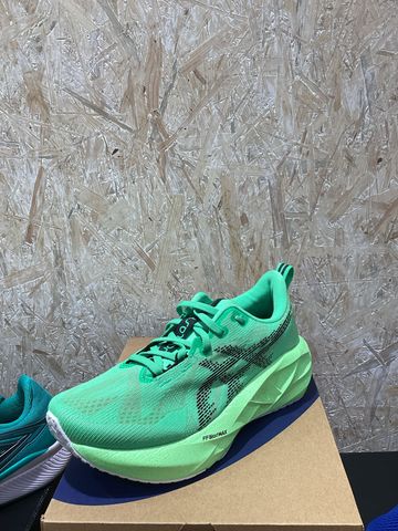 Tweedehands Asics Novablast 5 Running Shoes