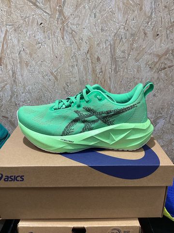 Tweedehands Asics Novablast 5 Running Shoes