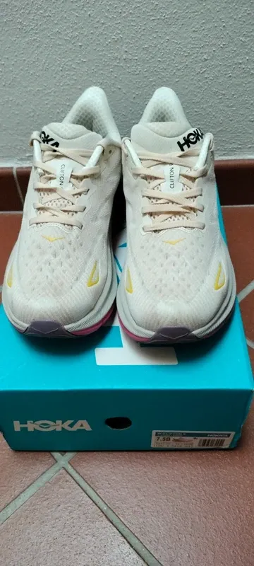 Used Hoka Clifton 9 Running Shoes
