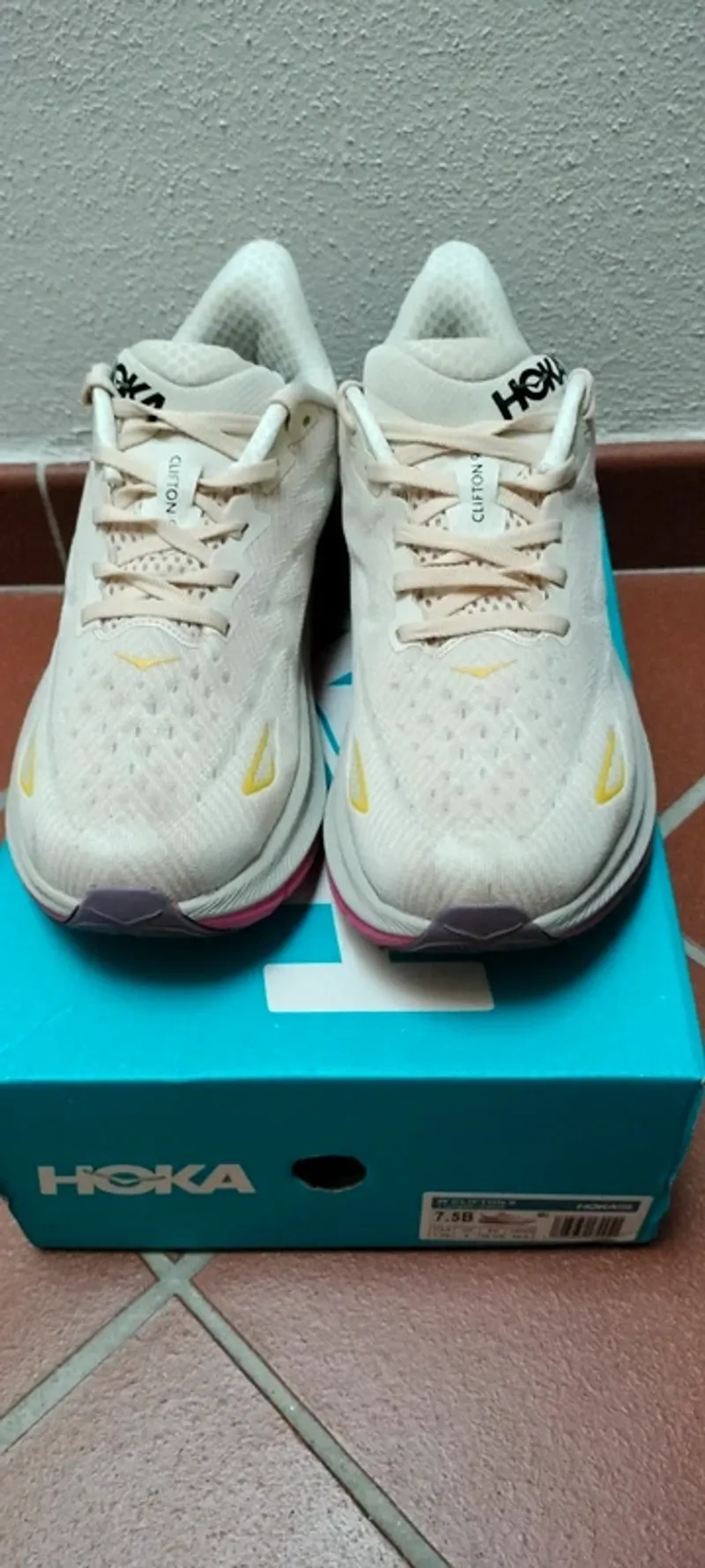 Used Hoka Clifton 9 Running Shoes
