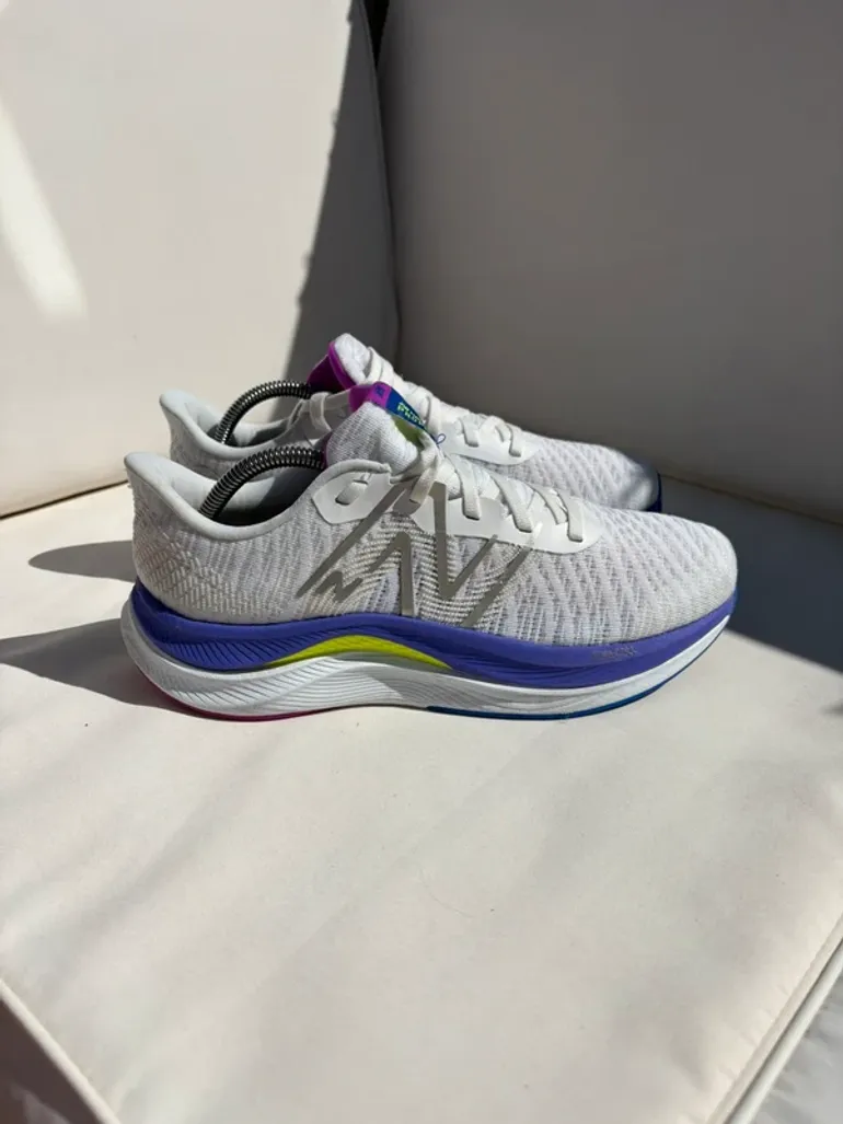 Used New Balance FuelCell Propel bike — image 2 of 9