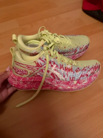 Used Asics Noosa Tri 16 Running Shoes
